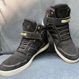 Men's Retro Adidas AR 2.0 size 10.5 BLACK AND GOLD